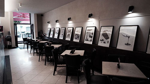 Kaviareň Caffe Roma interiér vstupná časť pohľad z fajčiarskej časti