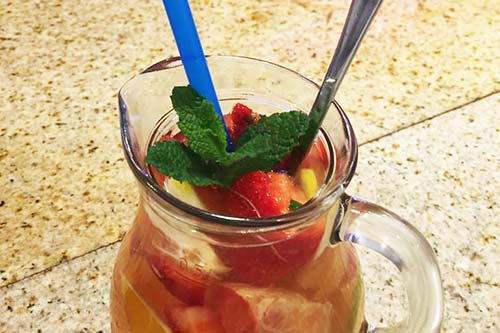 Osviežujúci nápoj s ovocím